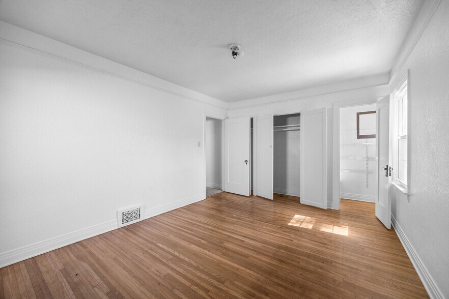 Building Photo - 301 N Janss St