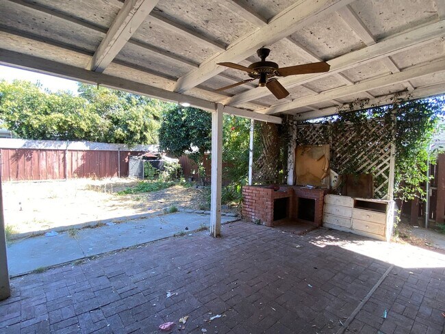 Building Photo - Charming 3BR House in Stockton
