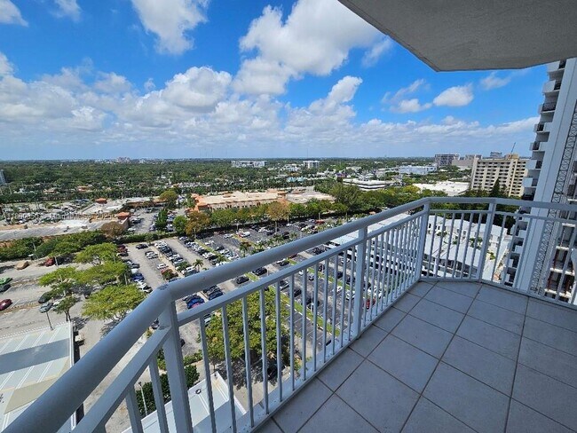 Building Photo - 18051 Biscayne Blvd