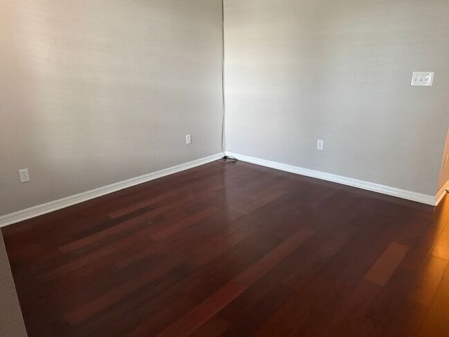 Building Photo - Fully Remodeled 3-Bed, 2.5-Bath Townhouse