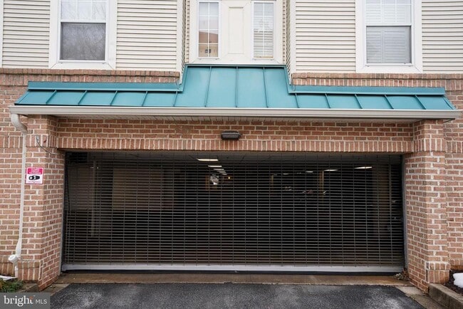 Building Photo - 2115 Ganton Green