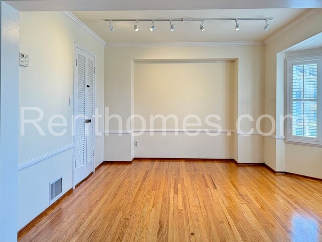 Building Photo - 2676 Narcissus Dr