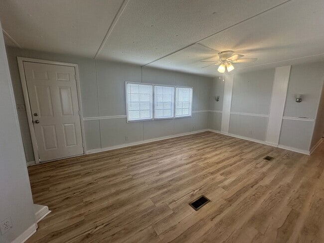 Building Photo - Newly Updated 2Bed/1Bath Mobile Home in Richlands - Close to Camp Lejuene
