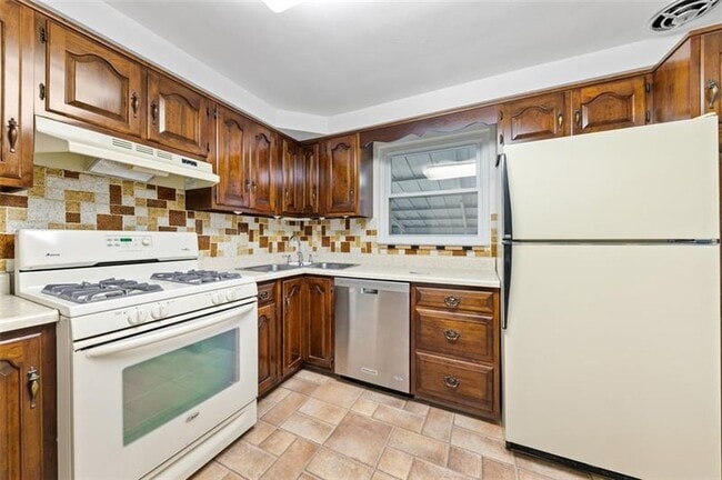 Building Photo - 4813 Sandy Dr