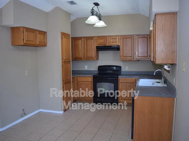 Building Photo - 9001 Wessex Ct