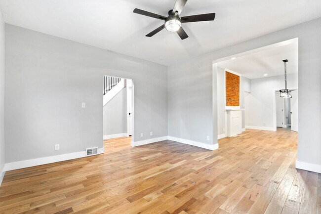 Building Photo - Beautifully Renovated 3 Bed/2.5 Bath Home in Mt Washington - Convenient Location