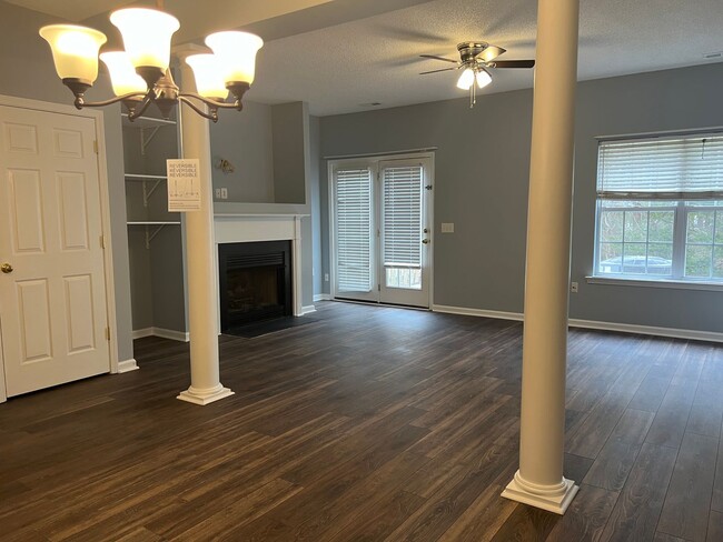 Building Photo - Renovated 3 Bed | 2.5 Bath Townhouse in No...