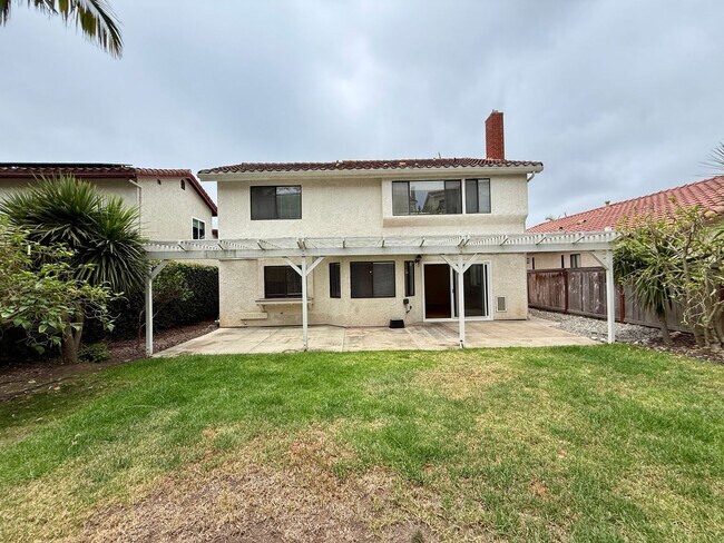 Building Photo - Spacious 4 Bedroom House with Large Fenced Yard! Landscaping Included! Two Car Garage!