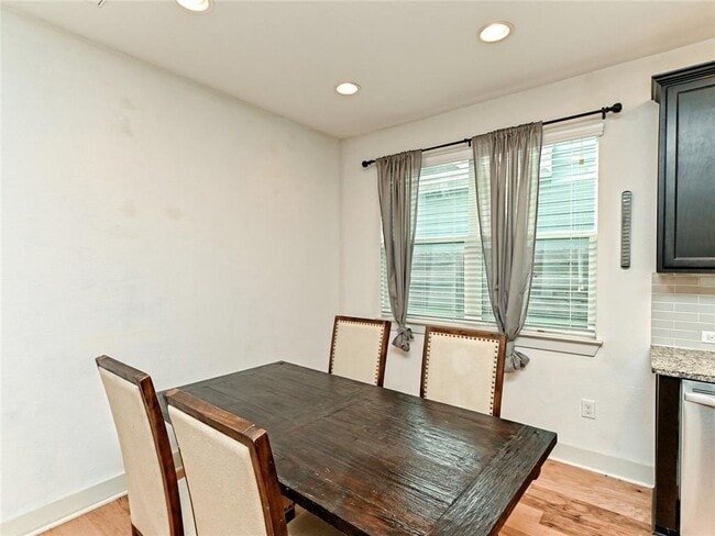 Building Photo - 2205 Capulet St