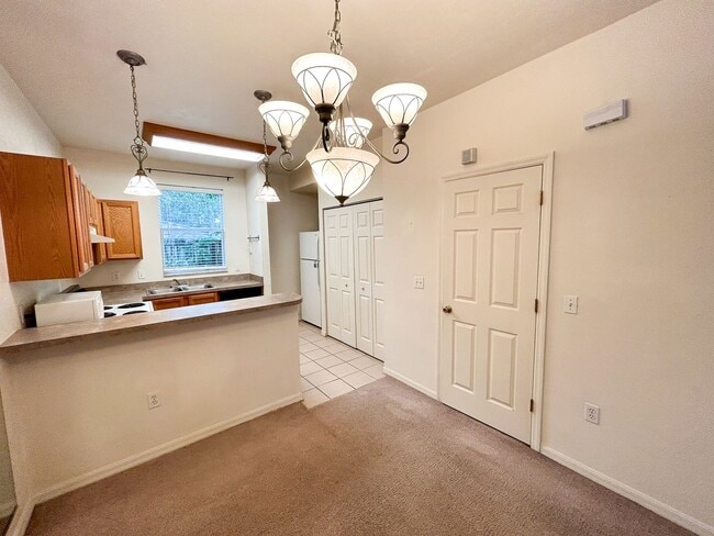 Building Photo - Victoria Station #134