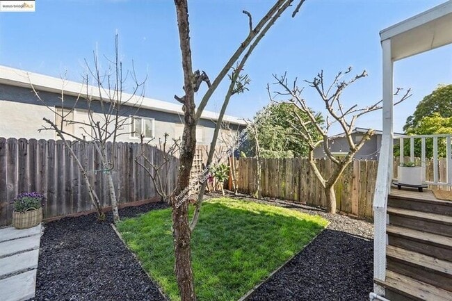 Building Photo - 3360 Arizona St