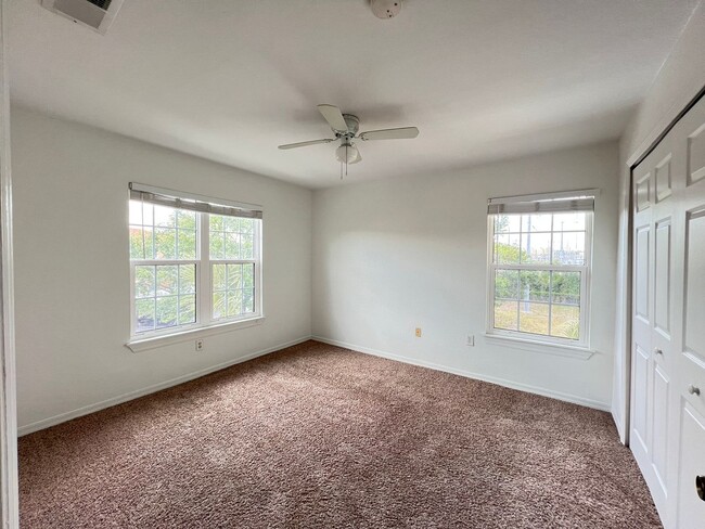 Building Photo - Awesome apartment at Cypress fairway!