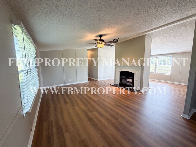 Building Photo - 135 SE County Rd 3144