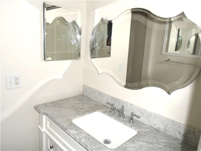 Building Photo - 608 SW Natura Blvd