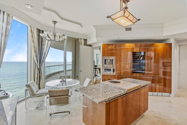 Building Photo - 16051 Collins Ave