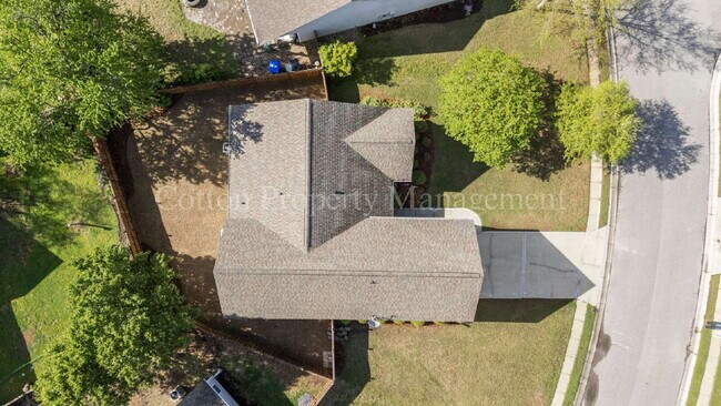 Building Photo - 1010 Winterberry Cir