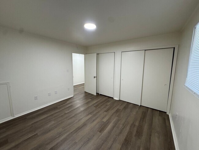 Building Photo - Commanche Dr Duplex