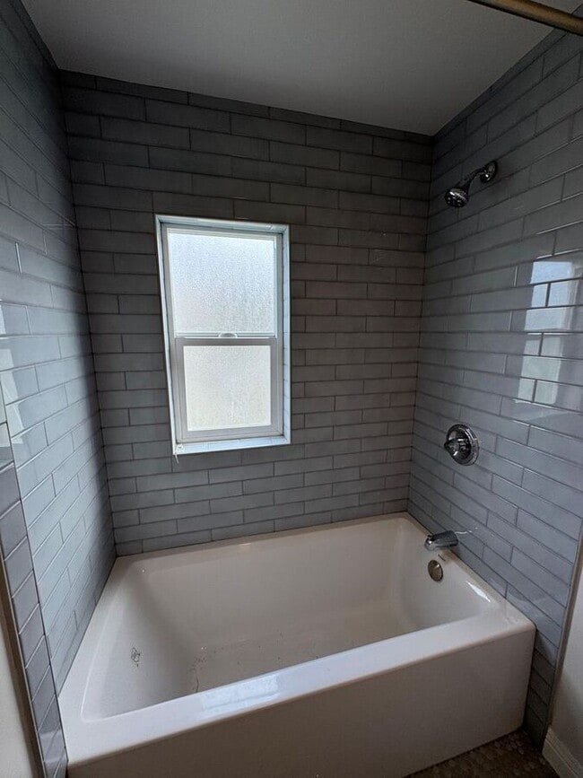 Building Photo - 169 Fair Oaks St