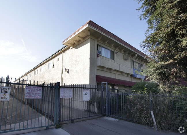 Primary Photo - South Pointe