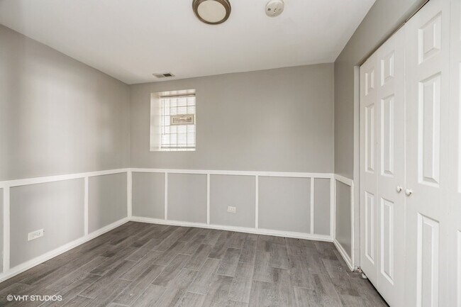 Building Photo - 1422 S Avers Ave