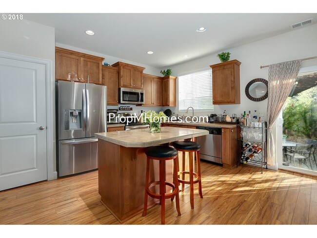 Building Photo - Charming Damascus Three Bedroom Townhome i...