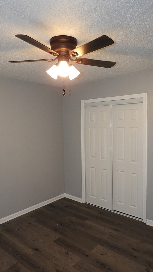 Building Photo - Welcome home to this spacious 3 bedrooms and 2 full baths duplex located on Orchard St in Pleasan...