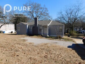 Building Photo - 1/2 off a month's rent with fully executed...