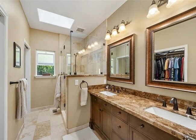 Building Photo - 1615 Costa del Sol