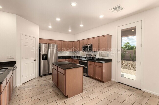 Building Photo - 5216 S 16th Pl