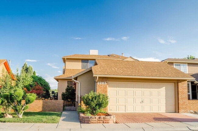 Building Photo - One of a kind Furnished Home with gorgeous back yard!