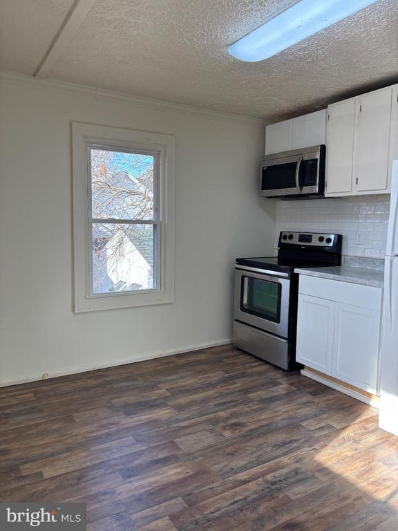 Building Photo - 722 W Stephen St