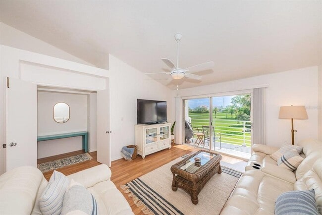 Building Photo - 6059 Bahia Del Mar Blvd S