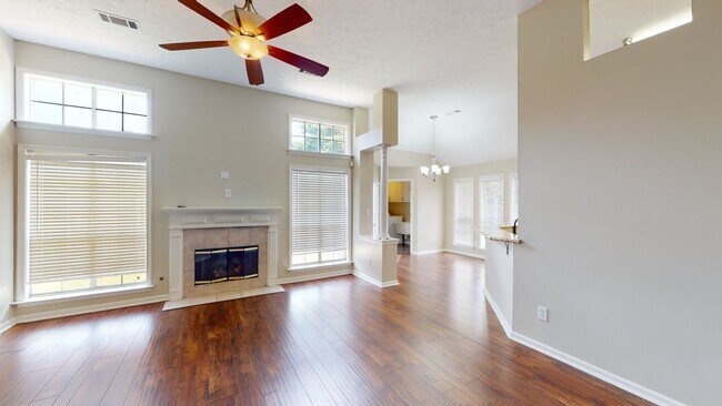 Building Photo - Creampuff in Copperfield!