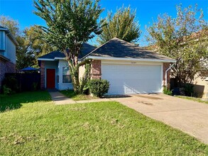 Building Photo - 5009 Bay View