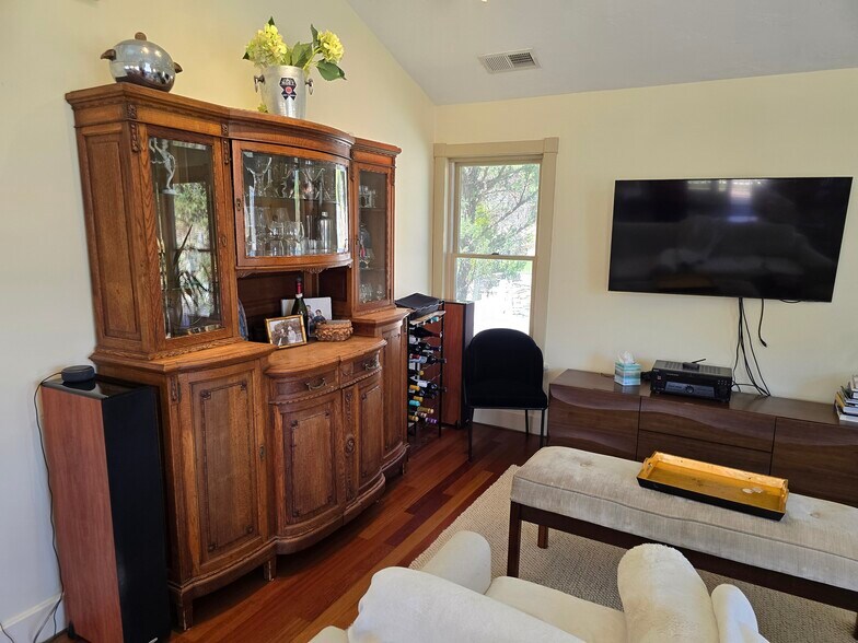 Building Photo - 246 Lowell Rd