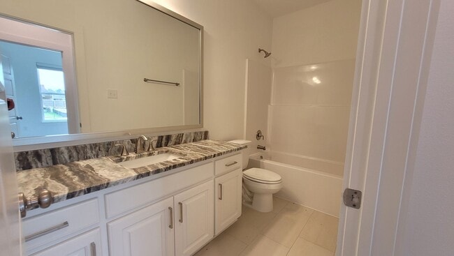 Building Photo - Stunning home in Garden Hill!