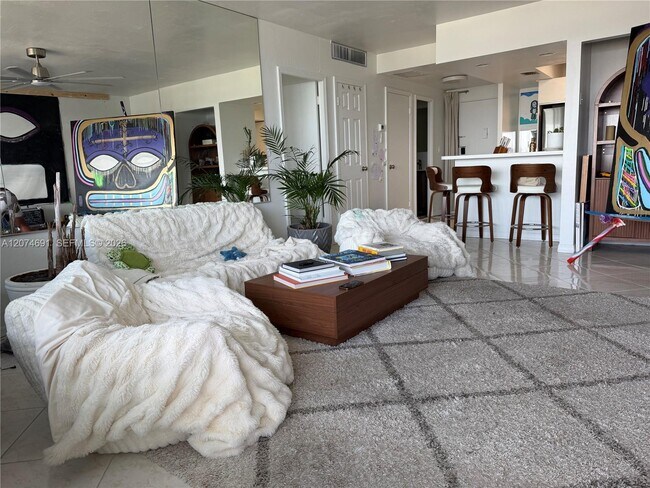 Building Photo - 3111 N Ocean Dr