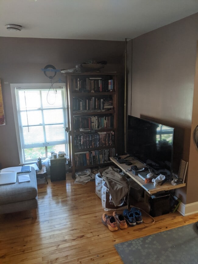 Building Photo - 2303 Pierce St NE