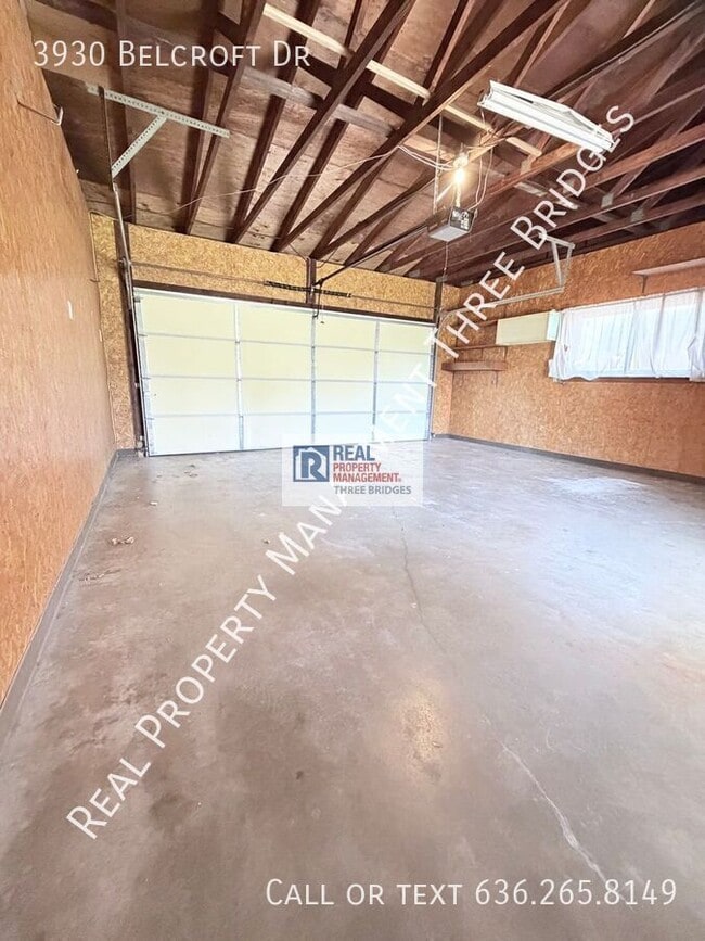 Building Photo - 3930 Belcroft Dr