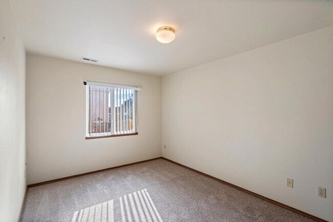 Building Photo - 3753 Pony Tracks Dr