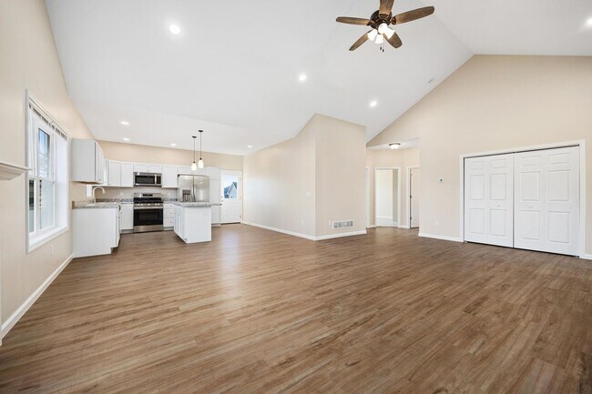 Building Photo - 3 BR / 2 Bathroom BRAND NEW Construction in Washington, IL
