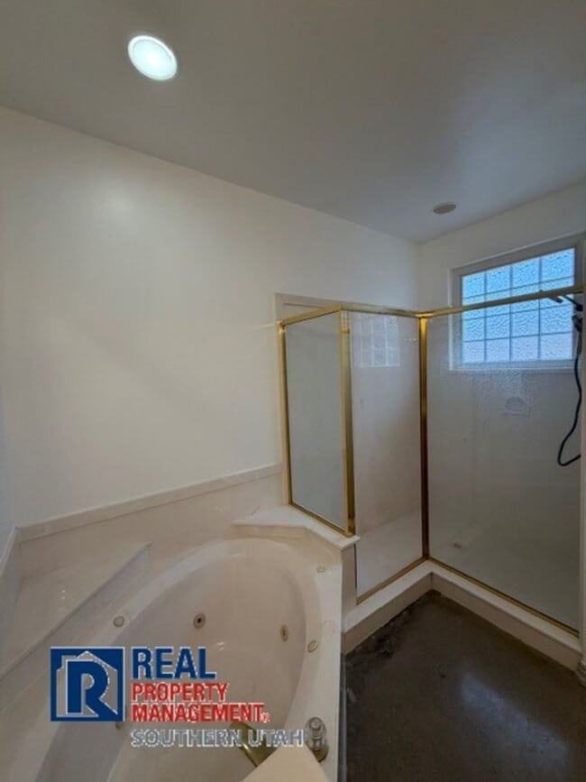 Building Photo - 2 weeks free if moved in by Feb 2nd!!!