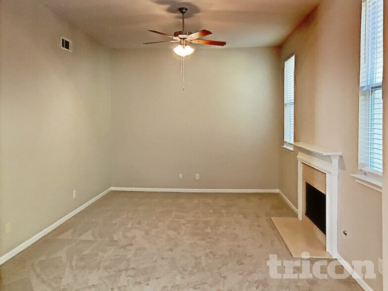 Building Photo - 46 Crescent Woode Way