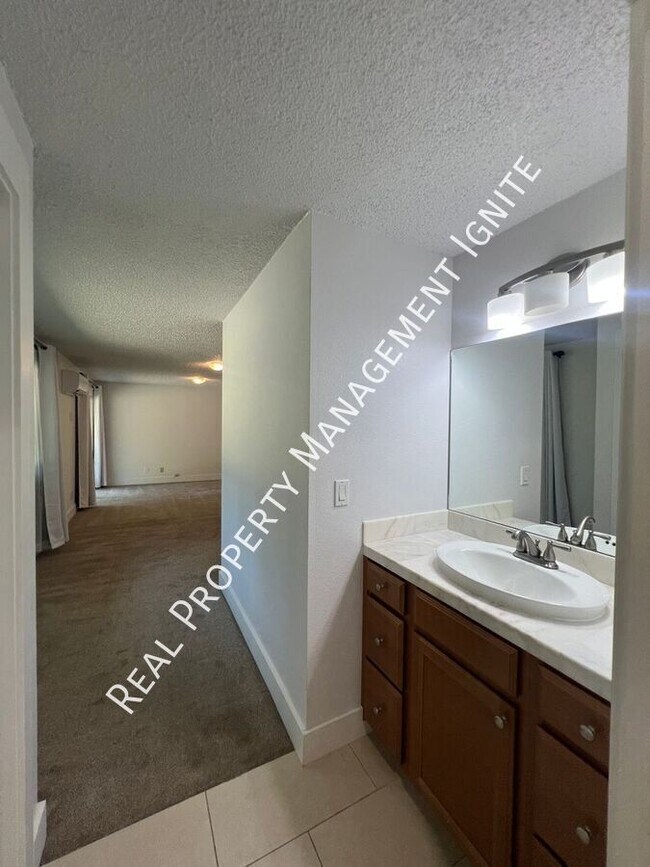 Building Photo - 15964 Bull Bat Ln