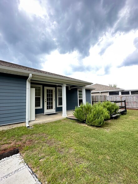 Building Photo - 603 Diamonte Cir