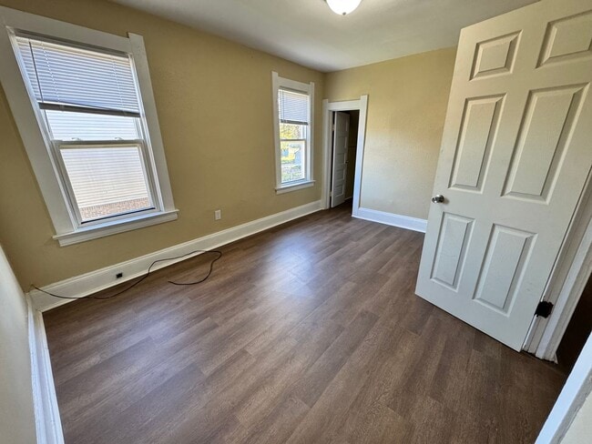 Building Photo - 4 Bedroom House