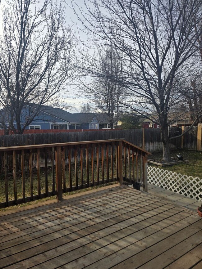 Building Photo - Beautiful 3 bed 2 bath