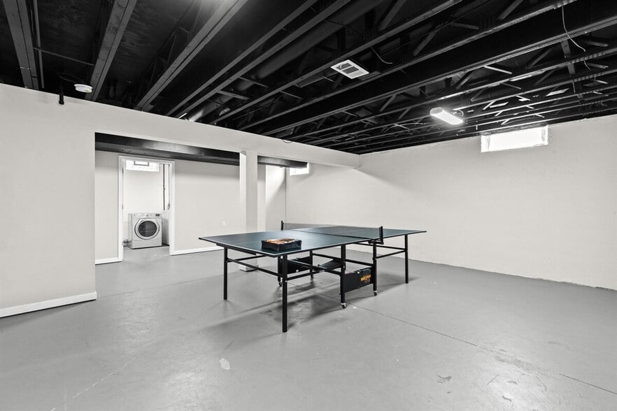 Building Photo - 18530 E 14 Mile Rd