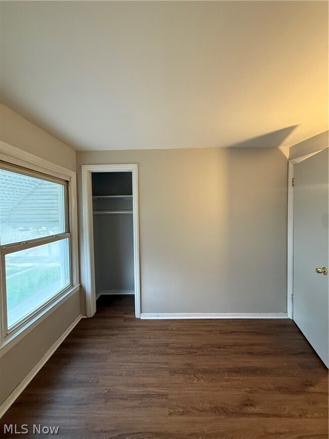 Building Photo - 1427 E 252nd St