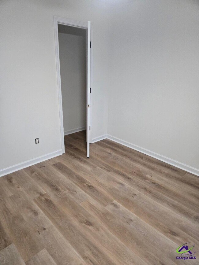 Building Photo - 4685 Pine Valley Dr